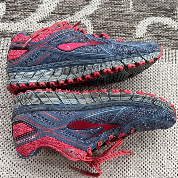 Brooks Women’s Adrenaline ASR-13 Sneakers - Picture 7 of 10